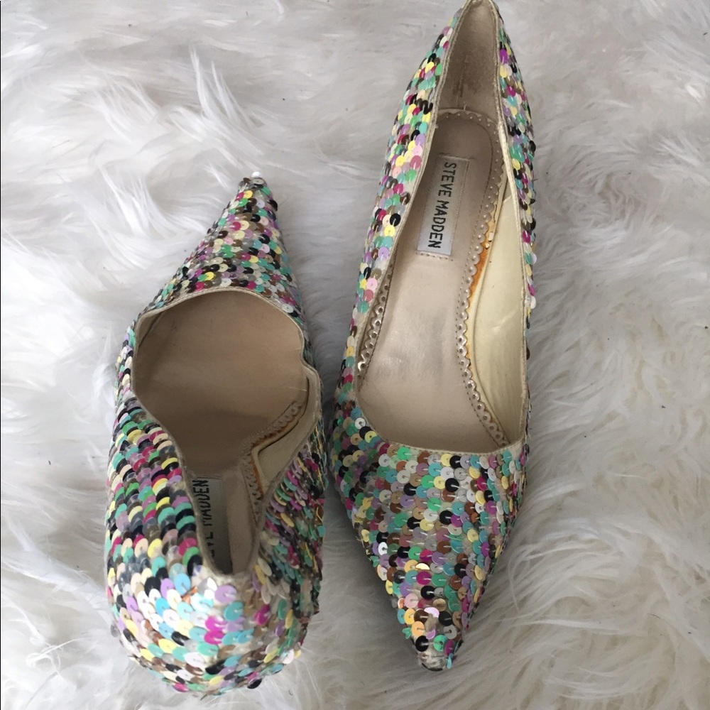 Sequin pointed toe pump